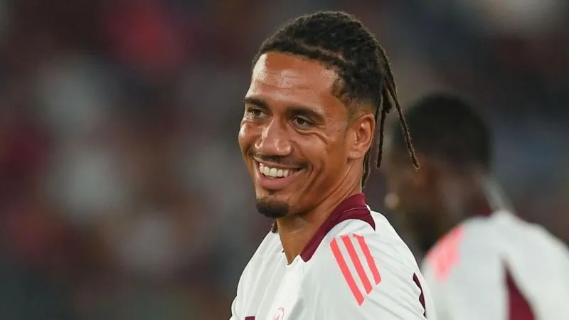 Ex-England defender Smalling in talks with Porto