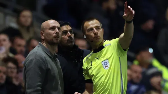 Fleetwood-Arsenal halted for eight minutes because of drone