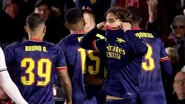Arsenal to appeal against Dowman red card
