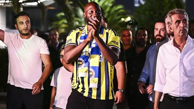 Lukaku seals 'emotional' move to Fenerbahce