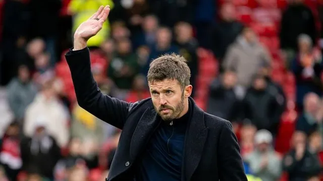 End approaching for Carrick but Man Utd fans make clear who they blame