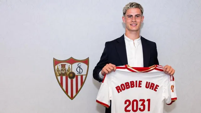 Striker snubbed by Scotland for World Cup signs for Sevilla